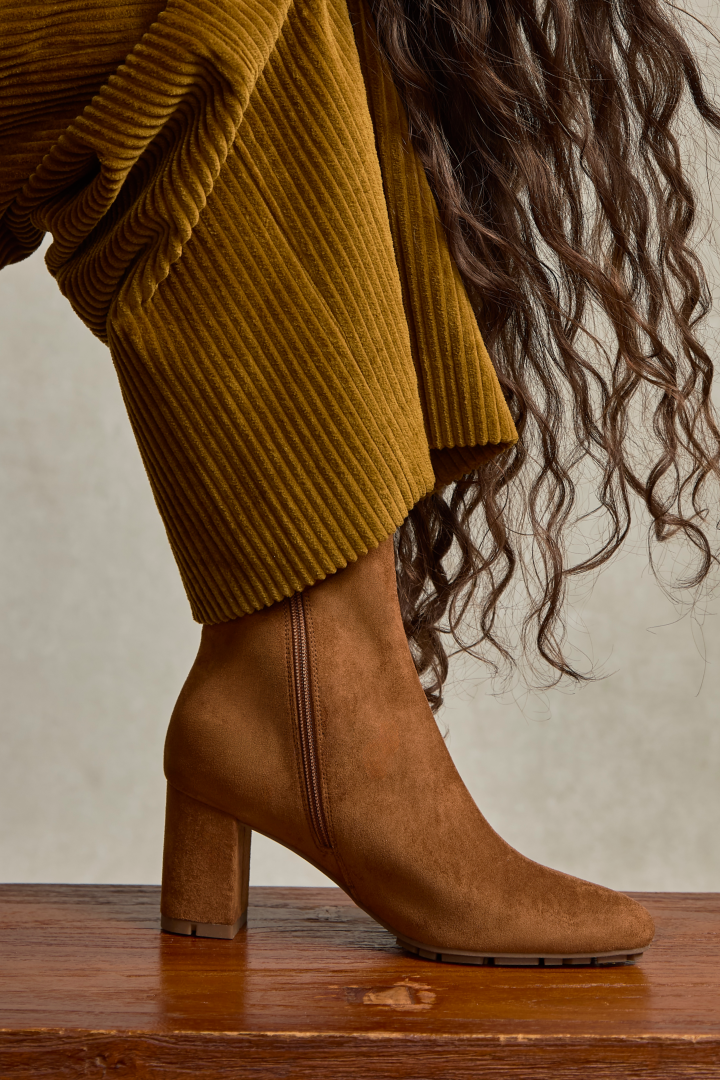 Comfortable Women's Heeled Boots Image