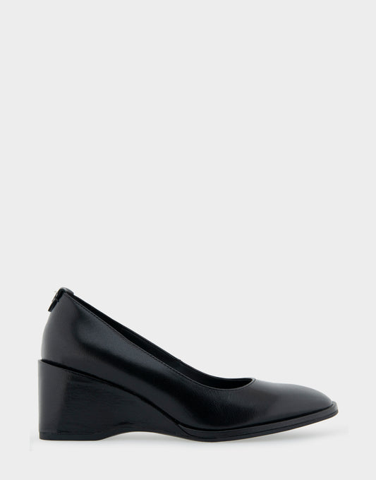 Women's Sculpted Wedge Pump in Black Leather