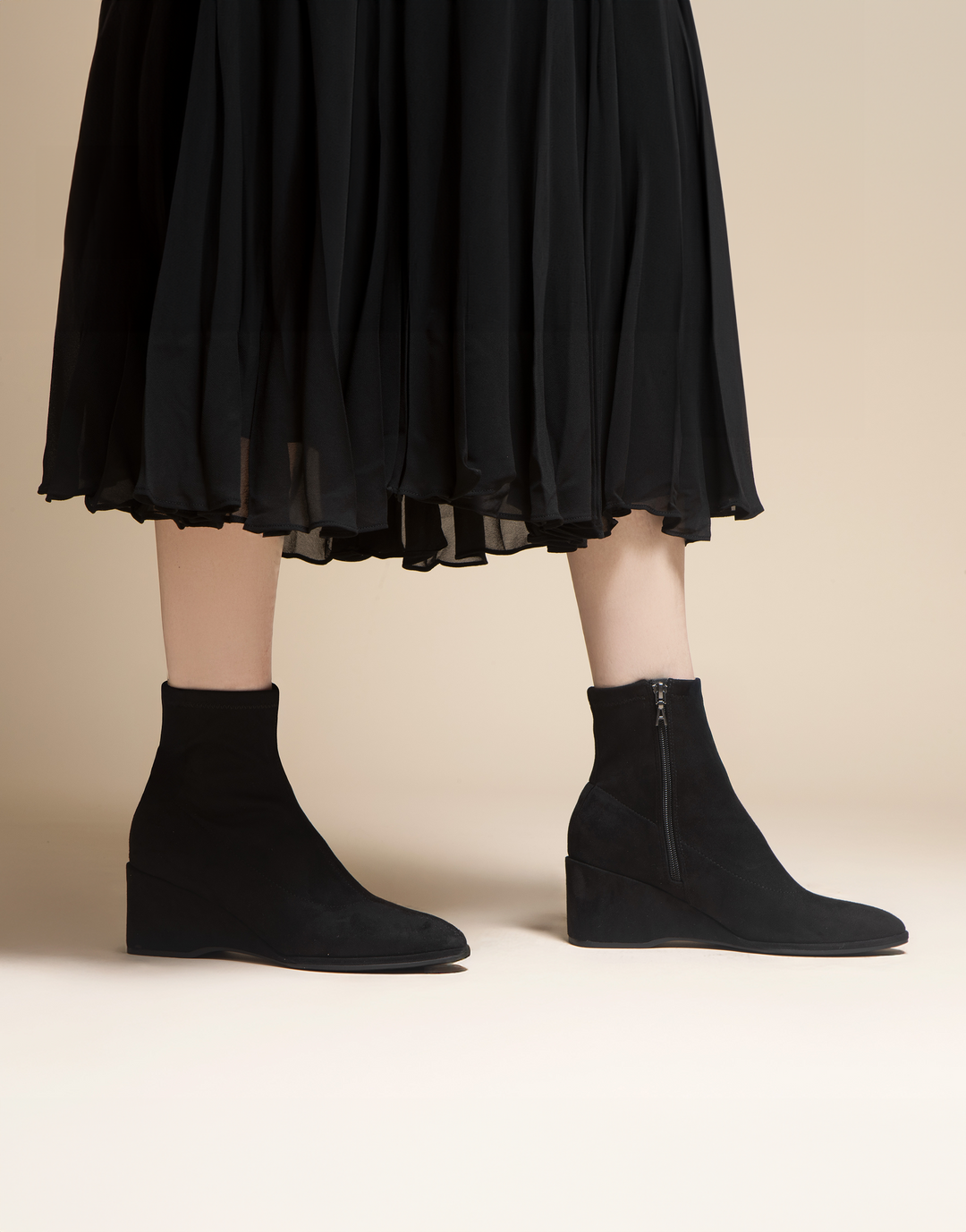 Aerosoles Anouk Women s Wedge Ankle Boots Size 8 Black Faux Suede