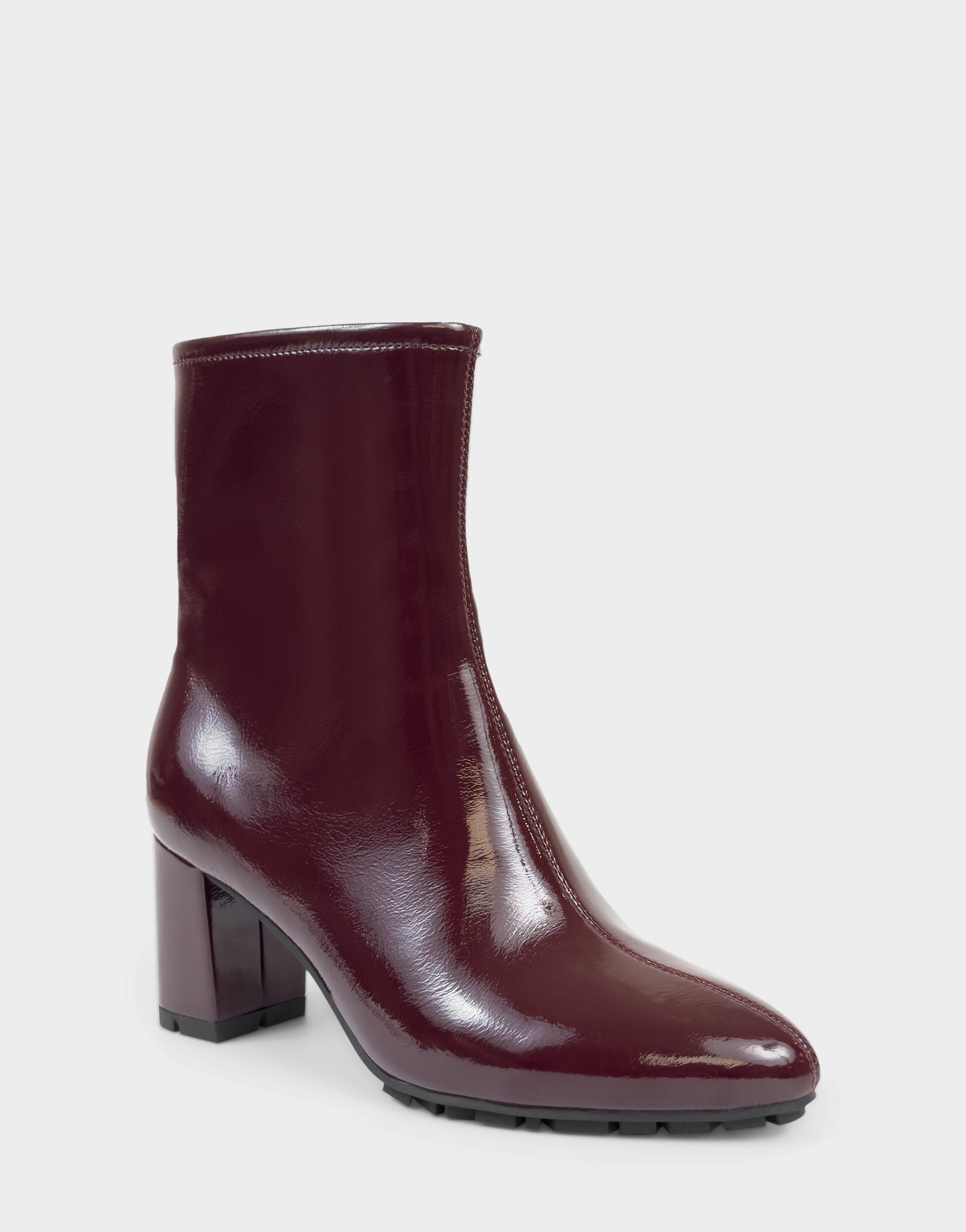 (取寄) エアロソールズ レディース ベイラー Aerosoles women Baylor Merlot Women's Mid Block Heel Bootie in Merlot Stretch Crinkle Patent