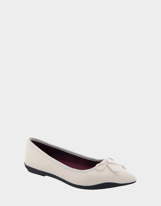 Women's Point Toe Flat in Eggnog Leather