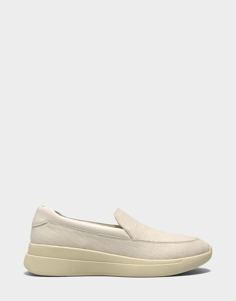 AEROSOLES Beatrix Loafers in Eggnog Cream Amazon.com | Aerosoles Womens Beatrix Black Combo 9.5 Medium  main image 2